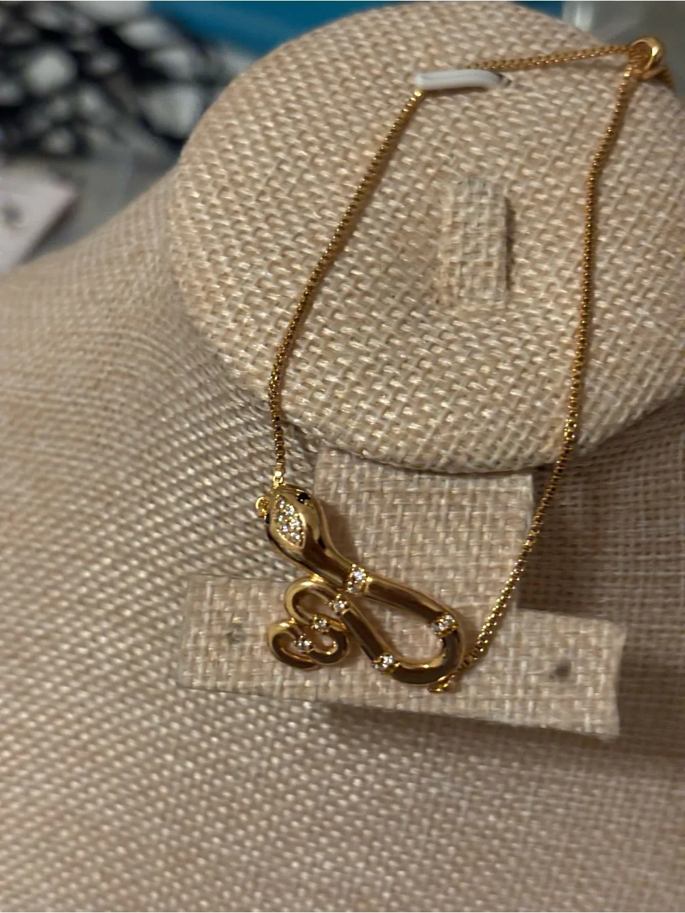 N/A elegant gold